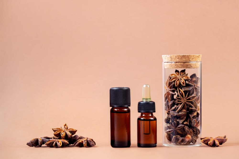 http://www.vinevida.com/cdn/shop/articles/Star-Anise-Essential-Oil_68e67bb5-a2ee-4f66-8971-44b3df71b7fb.jpg?v=1666269683